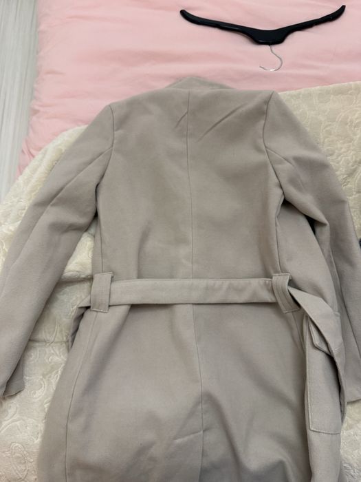 Палто в бежов цвят