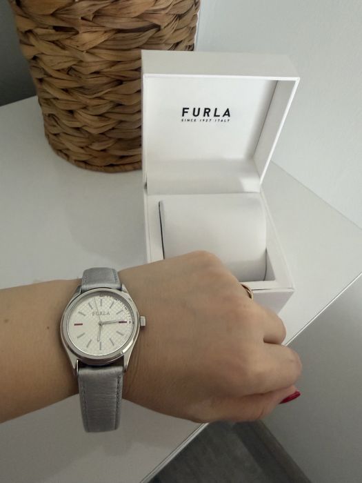 Дамски часовник Furla в сребристо с каишка от естествена кожа