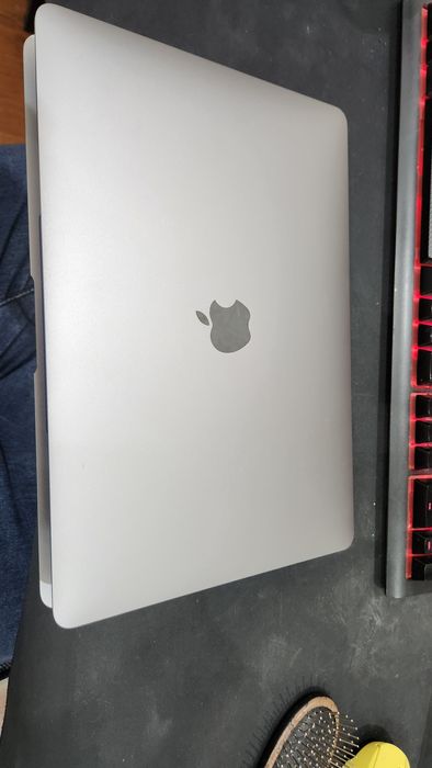 Macbook Air  i3 8/256