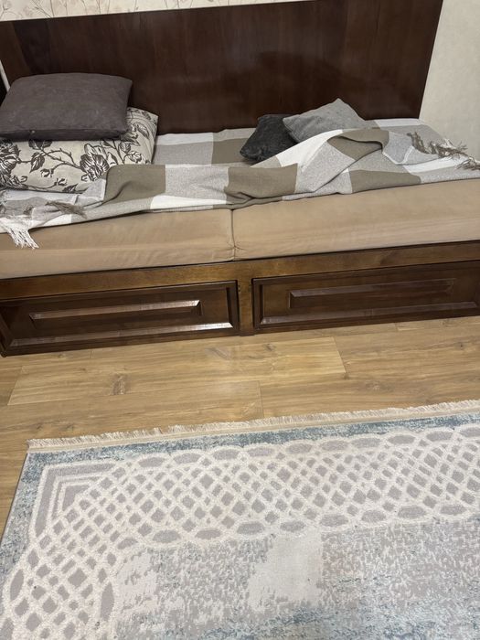 Продам диван не раскладной