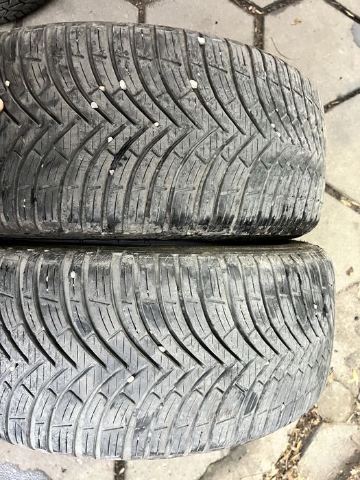 2бр всесезонни гуми 235-45-18