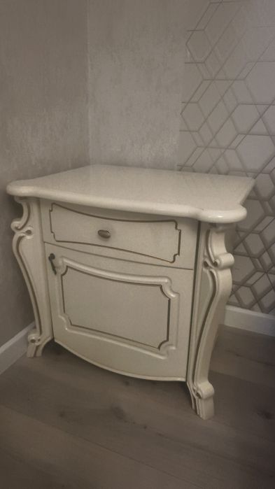 Продам спальный гарнитур