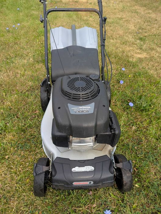 Masina de tuns iarba cu tractiune Honda
