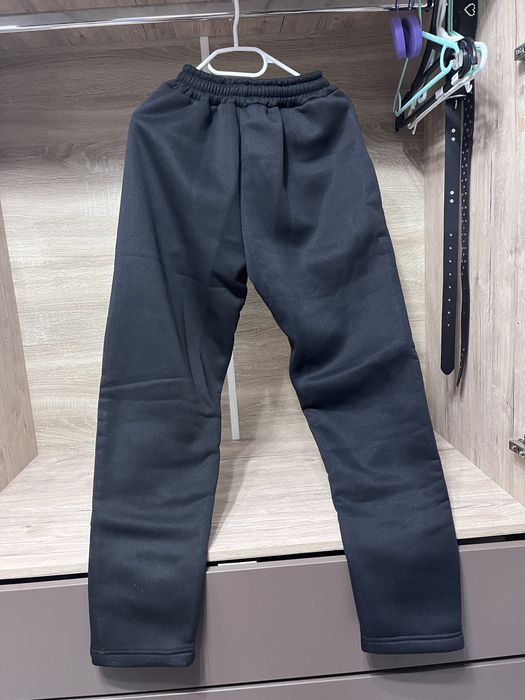 Pantaloni stil essentials
