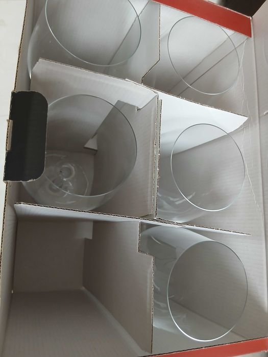 Нови чаши за вино