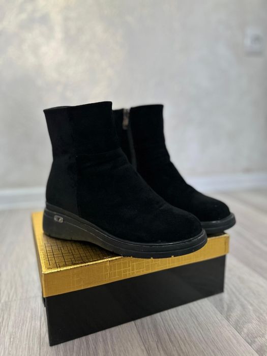 Продам женскую обувь 37