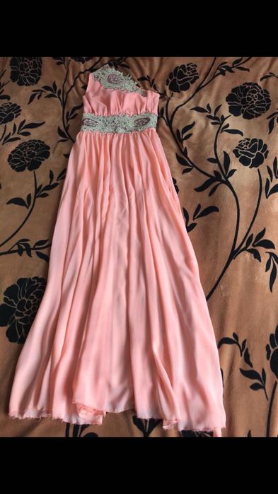 Rochie lungă, elegantă, de culoarea roz pal