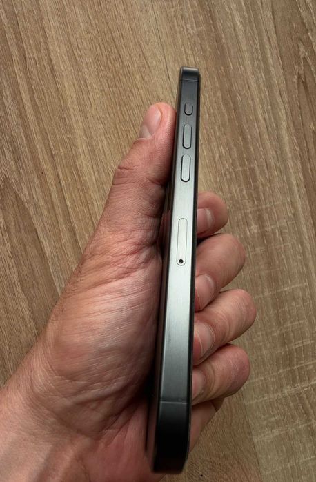 Vand iPhone 15 Pro, 256GB – Stare impecabila, fara zgarieturi, baterie 88%