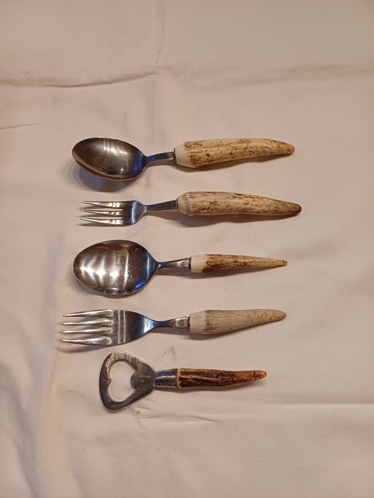 Продавам стари прибори дръжка от рог