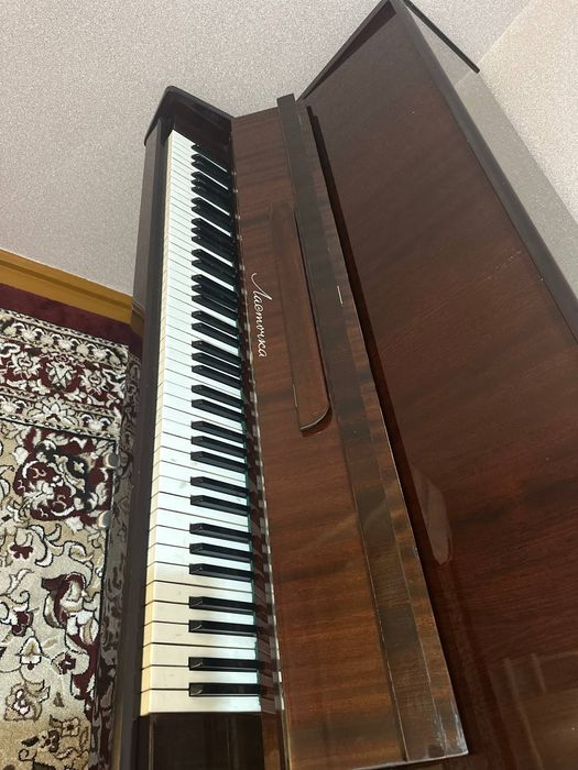 Akustik pianino "Ласточка"