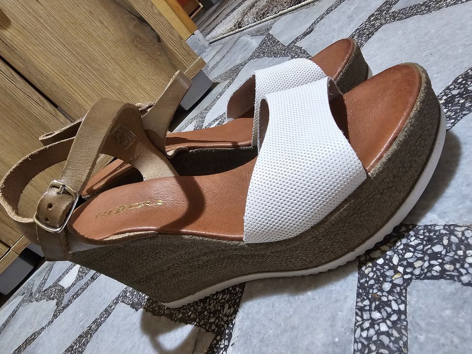 Дамски сандали на платформа