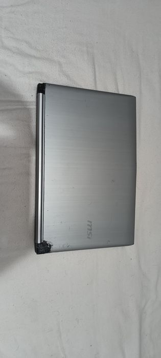 Laptop MSI – funcțional, uzură estetică, ideal office
