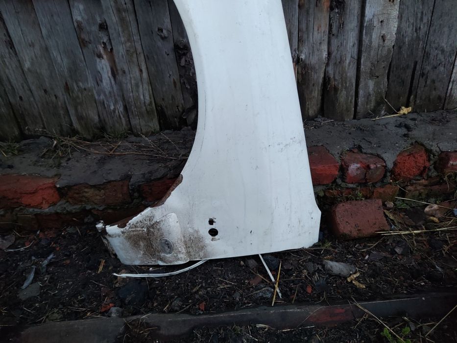 Продам крыло переднее левое