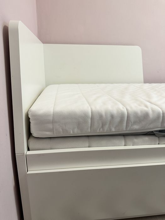 Divan Ikea alb in stare foarte buna