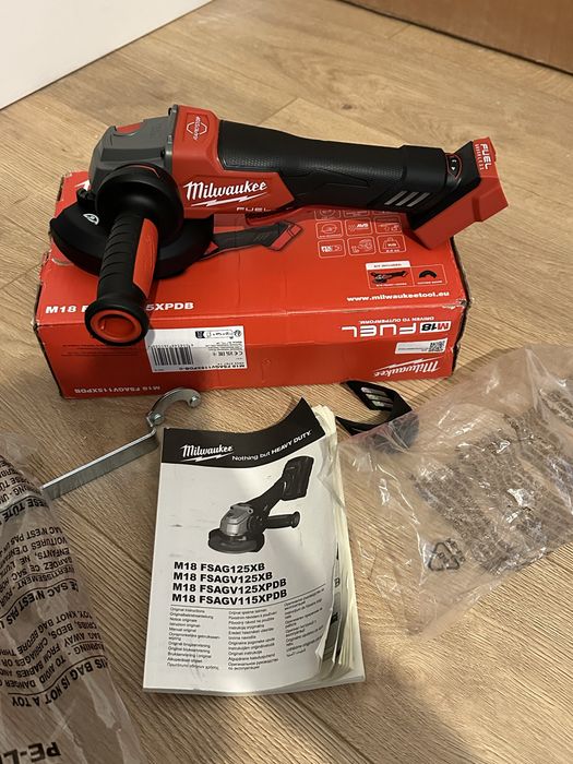 Polizor unghiular / Flex Milwaukee M18 FSAGV115XPDB Fuel brushless cu functia Rapid stop și viteze variabile , doar corpul