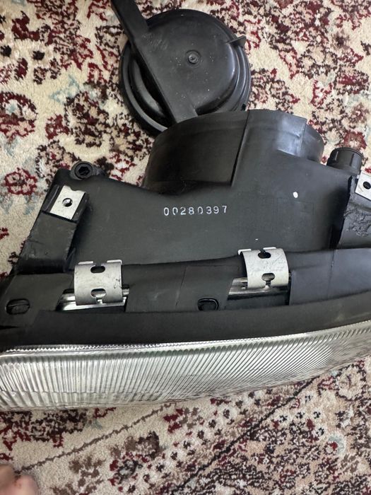 Фара на Audi 100