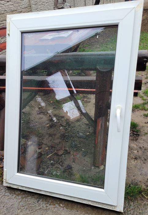 Geam termopan cu deschidere dubla  pe alb