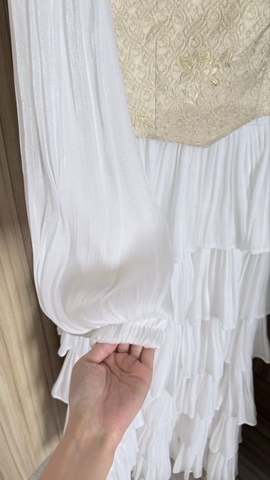 сән үйінің киімдерін сатамын