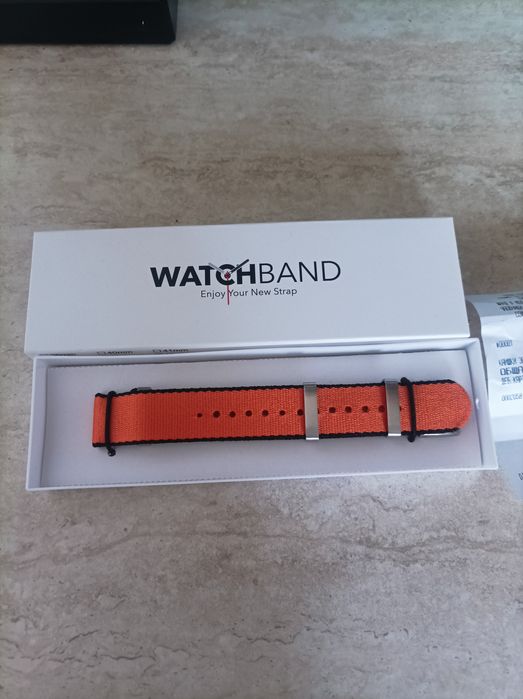 Продавам оранжева текстилна каишка