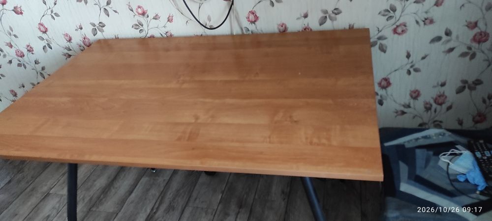 Продам стол новый