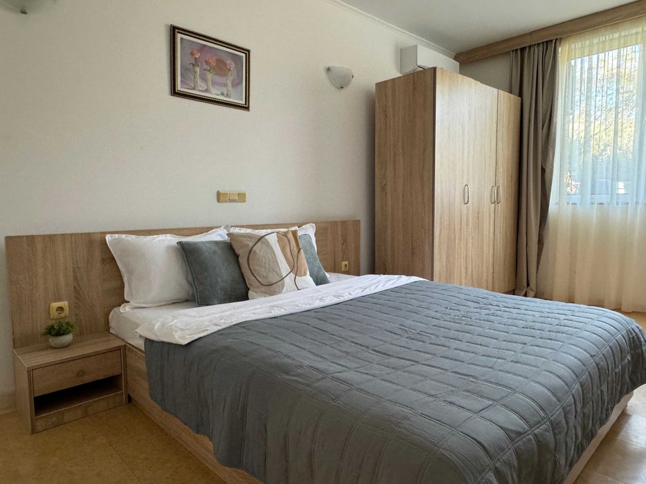 ТОП ЛОКАЦИЯ | Голям тристаен на първа линия плаж,  басейн и паркомясто