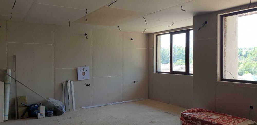 Масивна тухлена къща