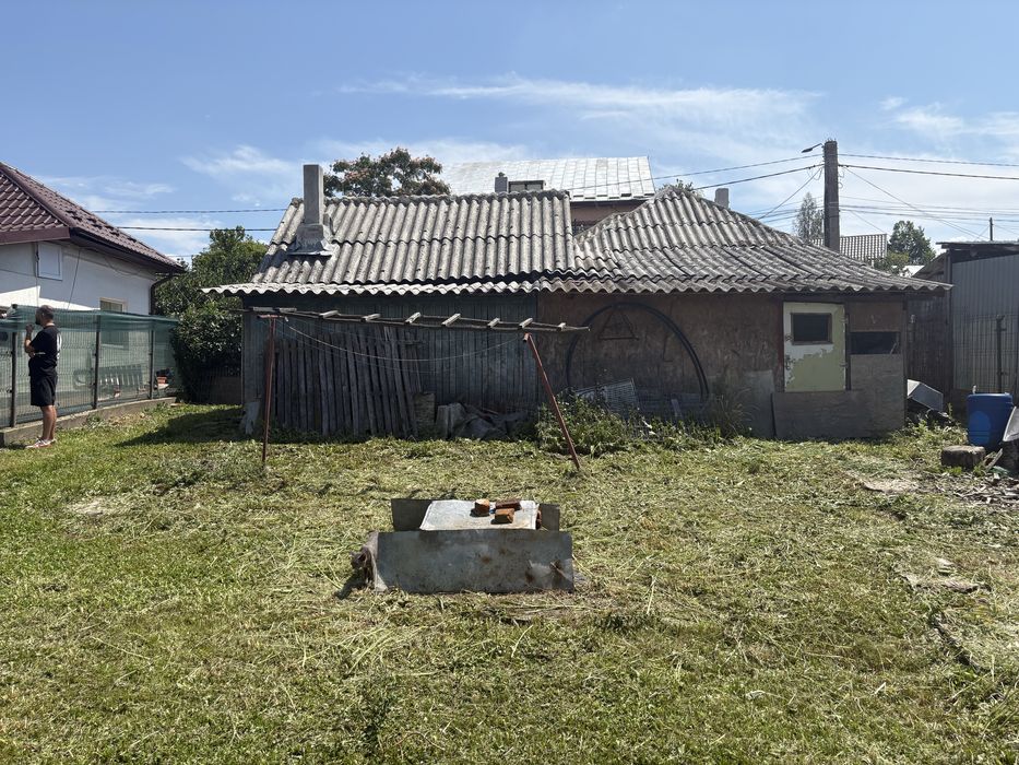 Teren 655 m² + casă în Bascov