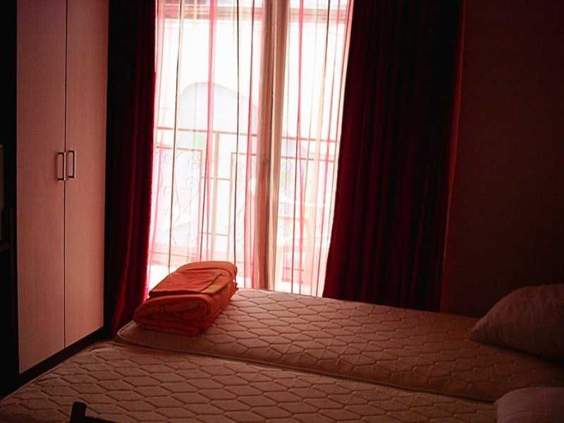 Продава се Двустаен апартамент в к.к. Слънчев бряг - 60 кв.м за 1300 €/кв.м - Снимка #2