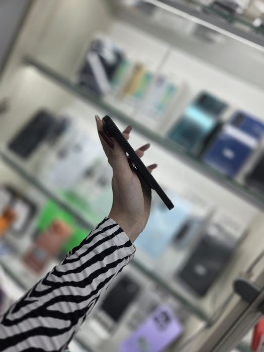 Humor GSM oferă spre vânzare / iPhone 16 Pro / 128 GB / Black Titanium / Baterie 94% / Garanție 12 luni / Rate