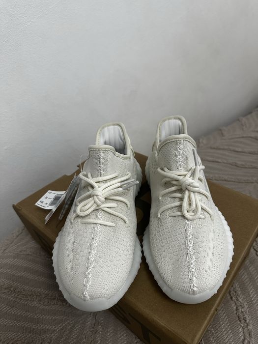 Yeezy Boost 350 V2 „Bone”