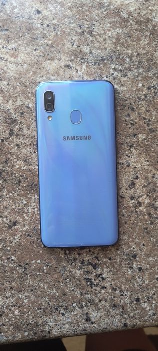 Vând Samsung a40