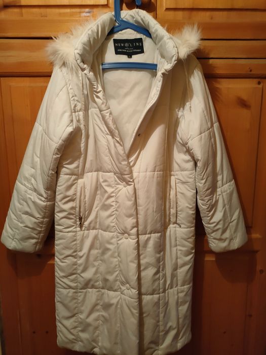 Бяло зимно дамско манто