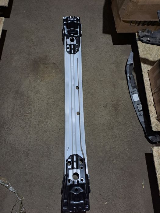 Усилитель переднего бампера Камри 70