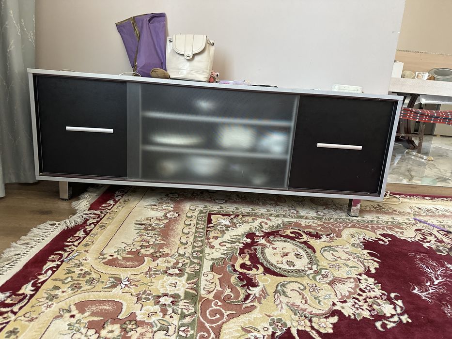 Комот под телевизор