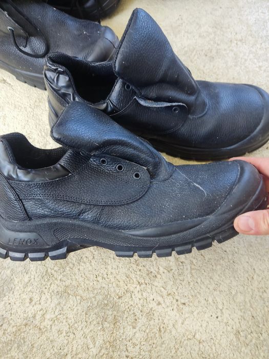 Работни обувки с бомбе 48 номер