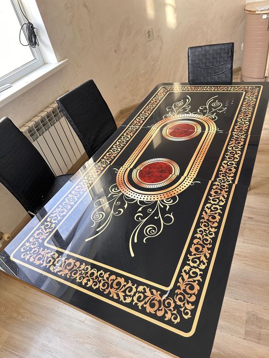 Стол, стеклянный с 4 -мя стульями