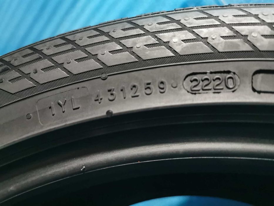 245/45 R19 - nokian m+s 4 bucati