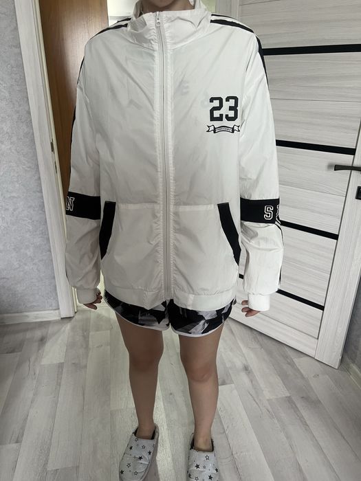 Продаю одежду почти новую