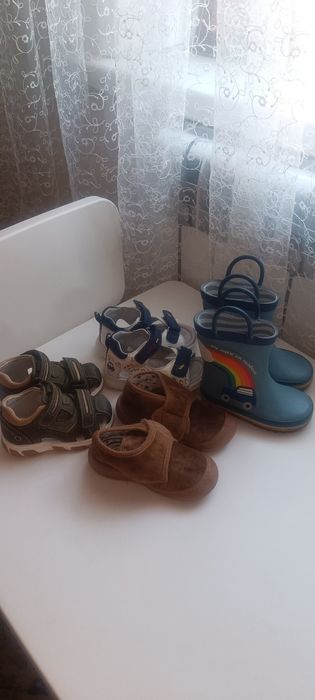 Отдам вещи и обувь на мальчика