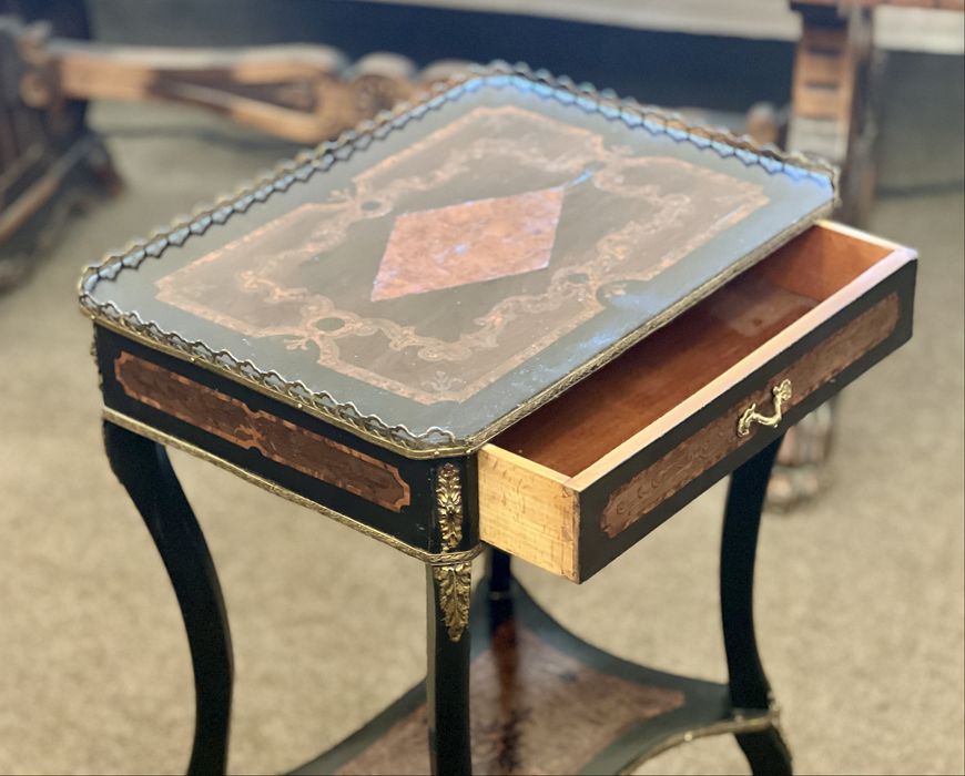 Măsuță Napoleon III – piesă deosebită, stil franțuzesc, secol XIX