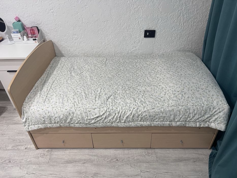 Спальная кровать