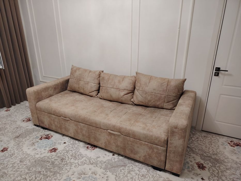 Prodayotsa divan