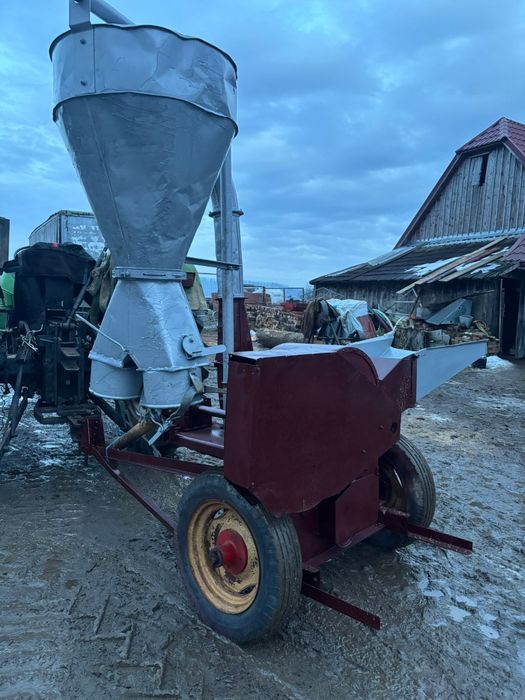 Moara cu ciclon si ciocanele dupa tractor