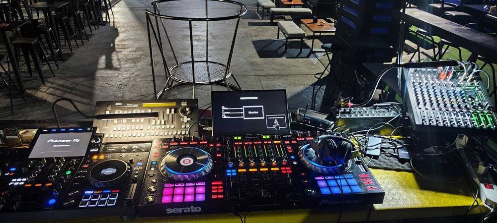 Pioneer DDJ-SZ DJ Controller + UDG case