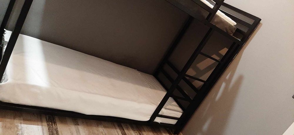 Ново метално двуетажно легло