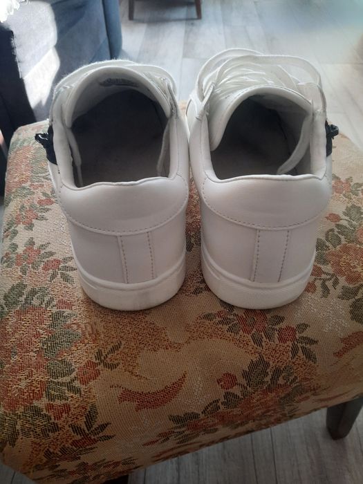 Оригинални сникърси Guess