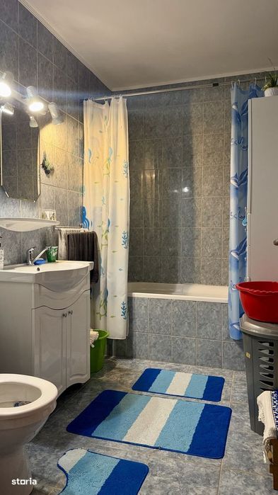 Apartament de 55 mp utili(2 camere decomandate),parcare inclusa