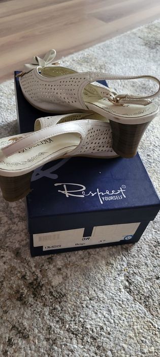 Босоножки женские