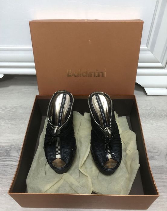 Распродажа брендовой обуви