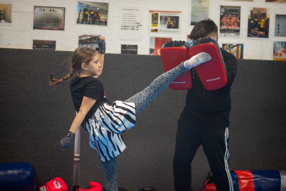 Antrenamente Kickbox Muay Thai Kempo Wu Shu K-1 MMA Bjj Berceni metrou